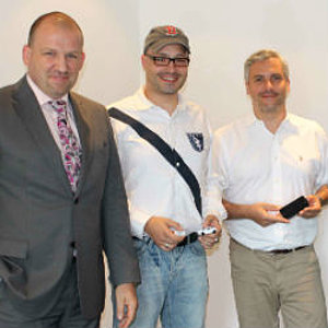 Alexander Marten und Stephan Kaufmann von der Augmentation Industries GmbH zusammen mit Markus Krückemeier, Geschäftsführer der Managementgesellschaft des Seed Fonds II Aachen