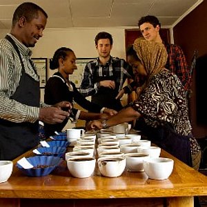 Coffee Circle verkauft leckeren Kaffee, leistet transparente Hilfe vor Ort in Äthiopien und bietet seinem ersten Firmenkunden PUMA damit einen doppelten Mehrwert. So sollte ein Social Start-up funktionieren!