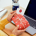Geschenk am Laptop