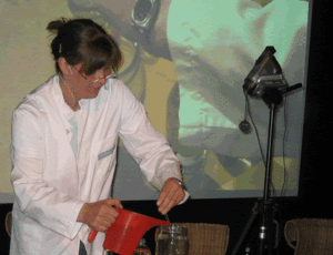 "Naturwissenschaft zum Anfassen" - Dr. Doris Schmidt