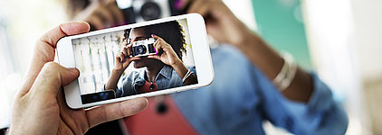 Smartphone vs. Kompaktkamera / Bild: Fotolia.com