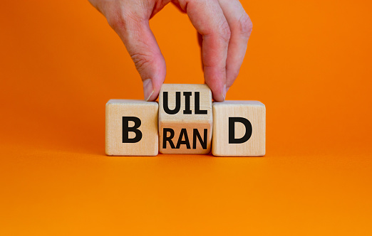 Brand als Buchstaben auf Würfel